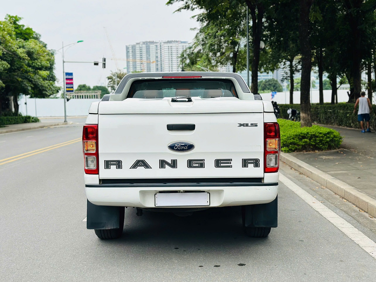 Ford Ranger XLS 2.2 AT 4x2 2020 màu trắng