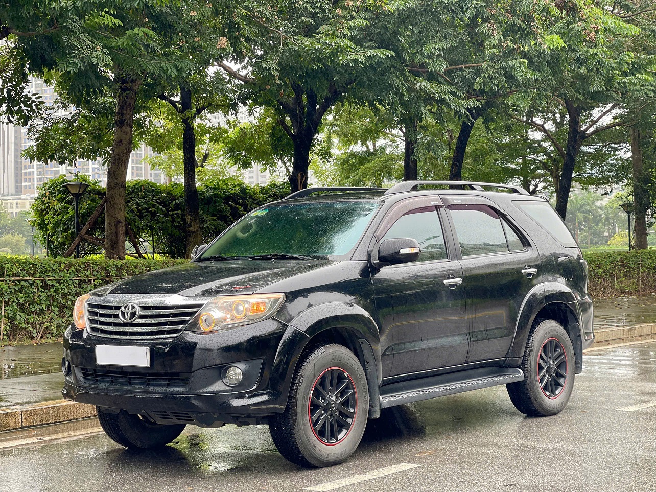 Toyota Fortuner 2.7V 4x2 2014 đen