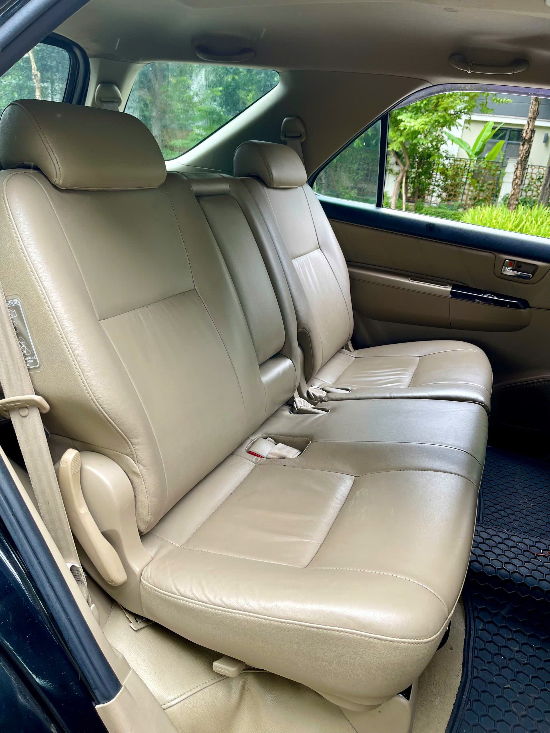 Toyota Fortuner 2.7V 4x2 2014 đen