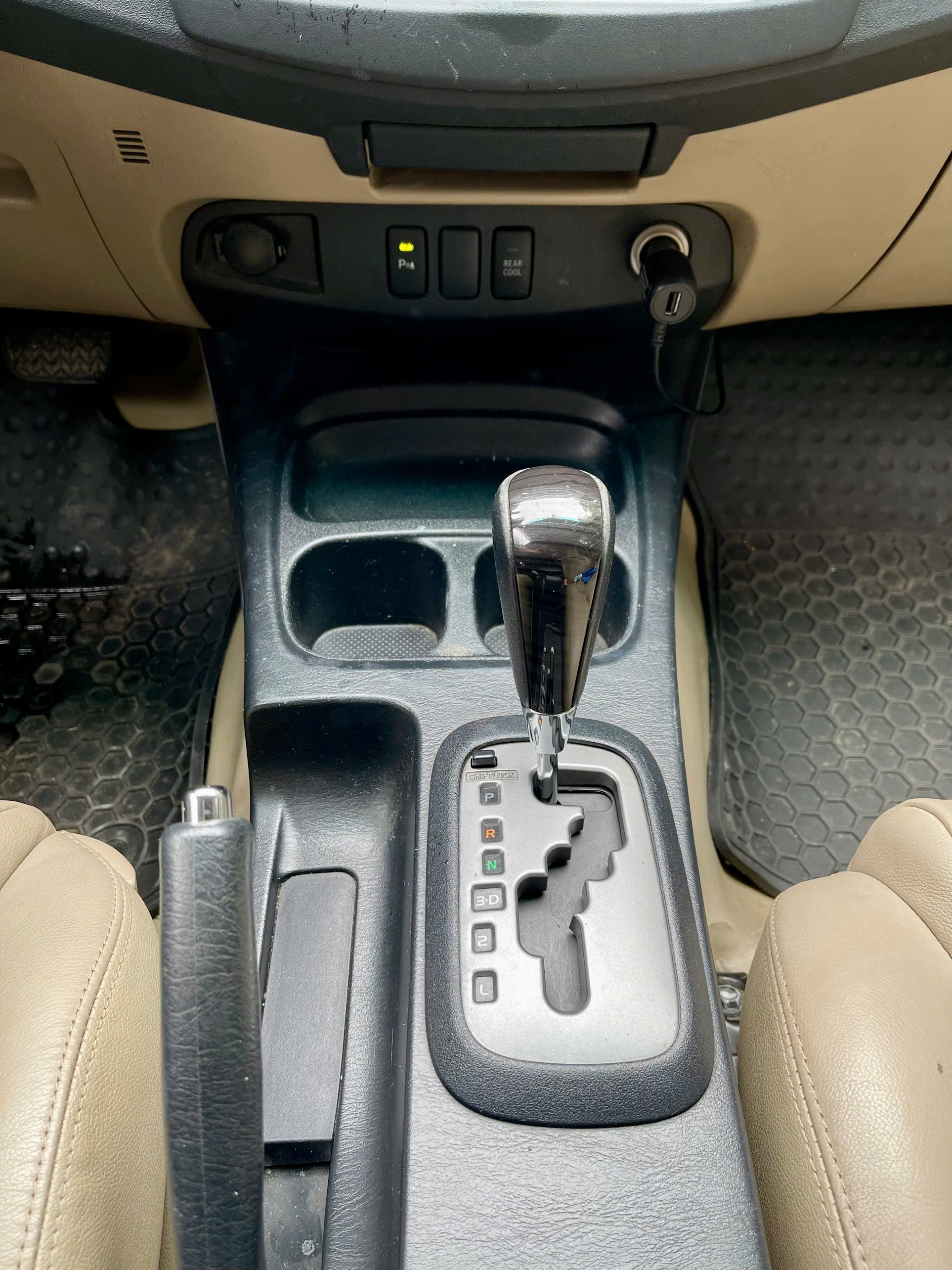 Toyota Fortuner 2.7V 4x2 2014 đen