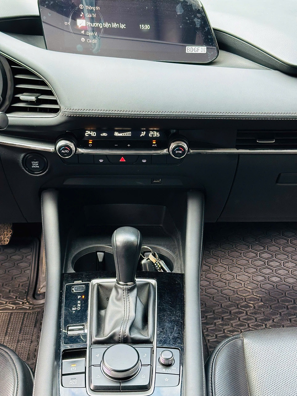 Mazda 3 1.5AT Luxury 2022 màu đỏ