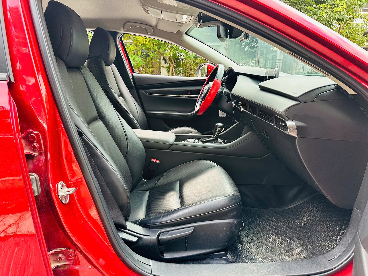 Mazda 3 1.5AT Luxury 2022 màu đỏ
