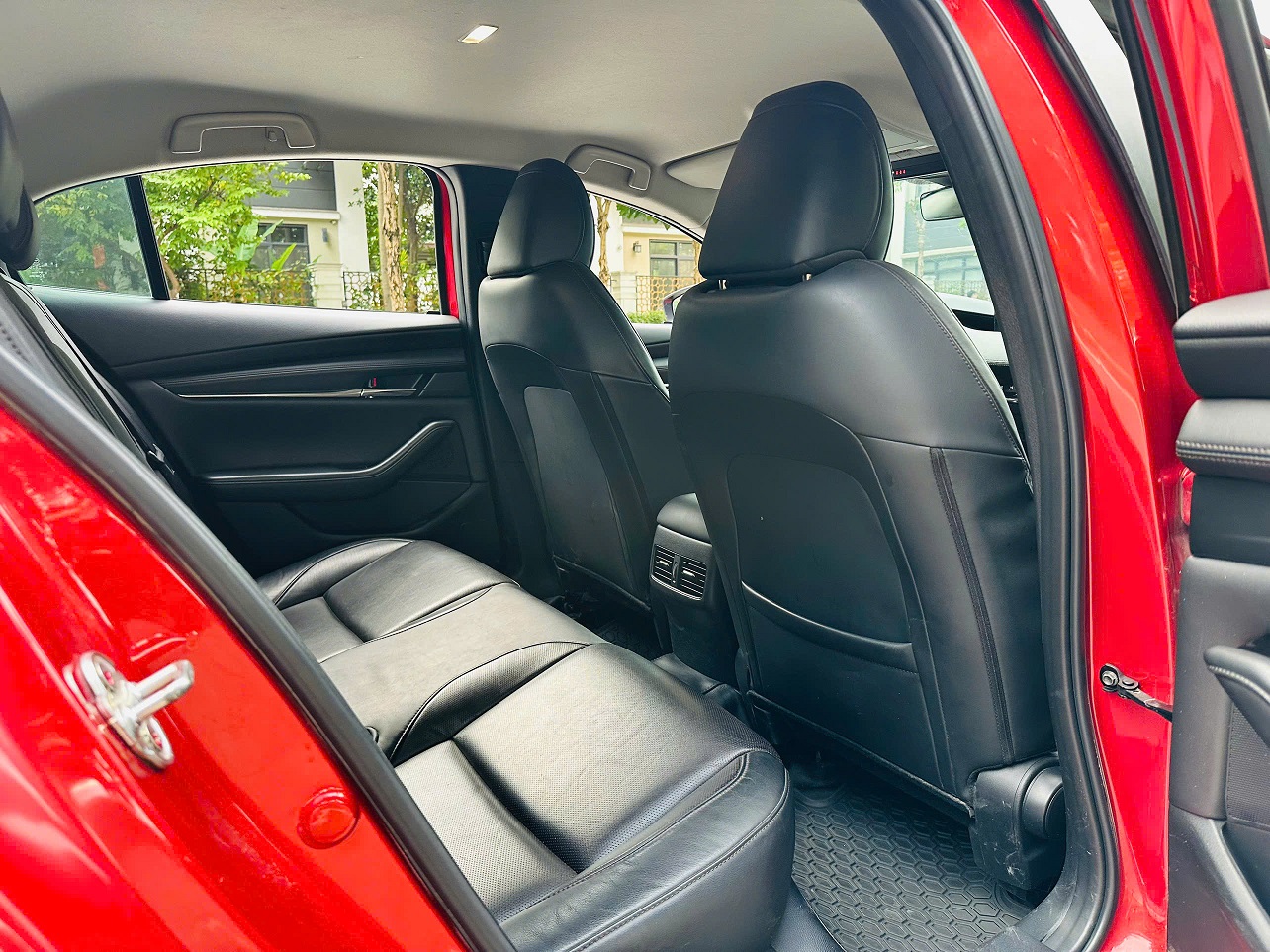 Mazda 3 1.5AT Luxury 2022 màu đỏ