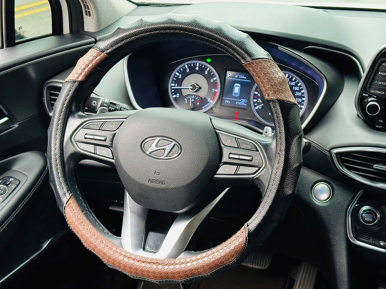 Hyundai SantaFe tiêu chuẩn 2.4L 2021 trắng