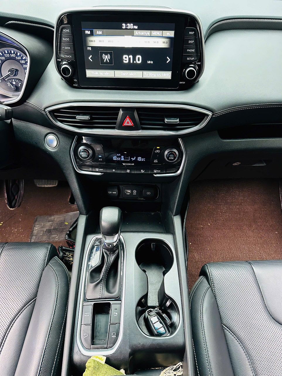 Hyundai SantaFe tiêu chuẩn 2.4L 2021 trắng