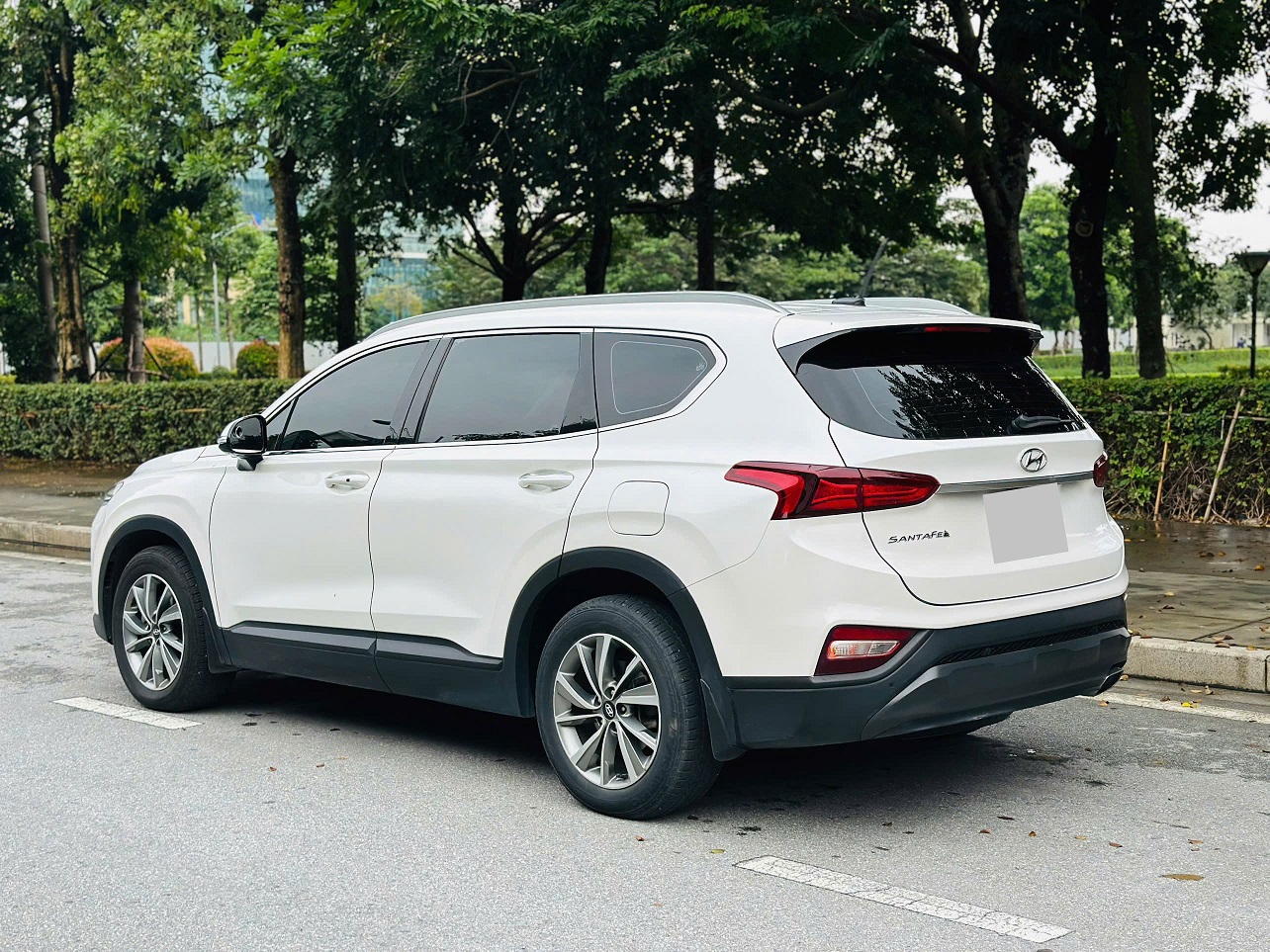 Hyundai SantaFe tiêu chuẩn 2.4L 2021 trắng