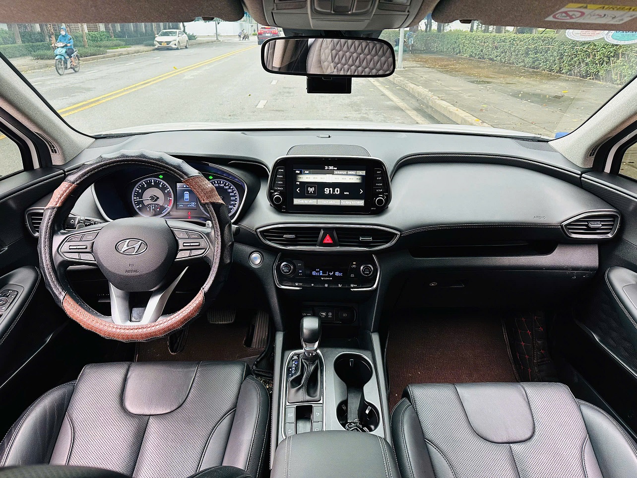 Hyundai SantaFe tiêu chuẩn 2.4L 2021 trắng