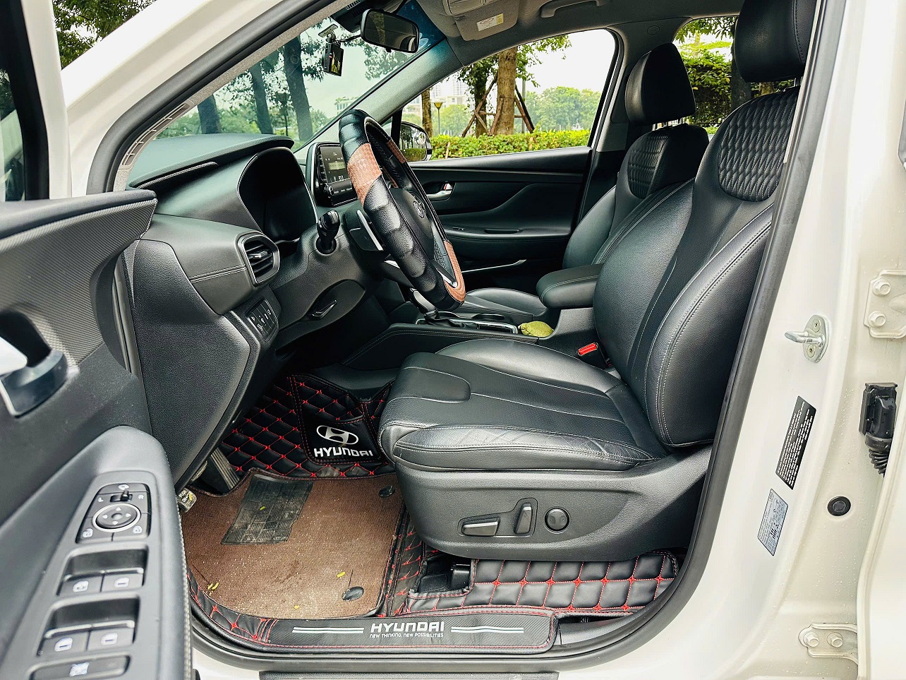 Hyundai SantaFe tiêu chuẩn 2.4L 2021 trắng