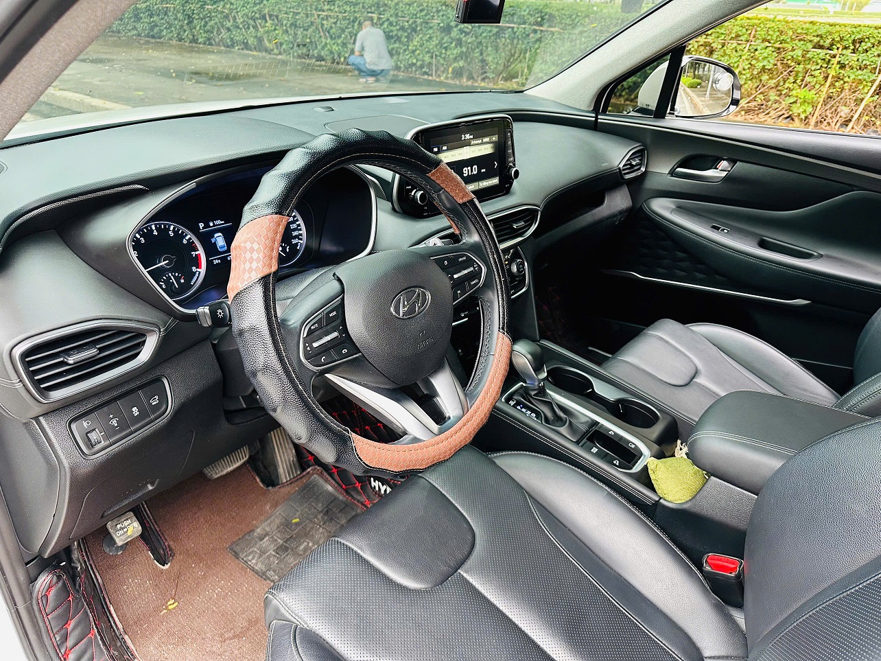 Hyundai SantaFe tiêu chuẩn 2.4L 2021 trắng