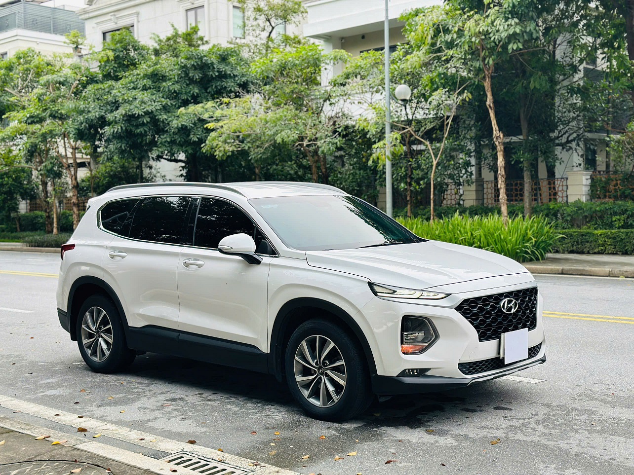 Hyundai SantaFe tiêu chuẩn 2.4L 2021 trắng