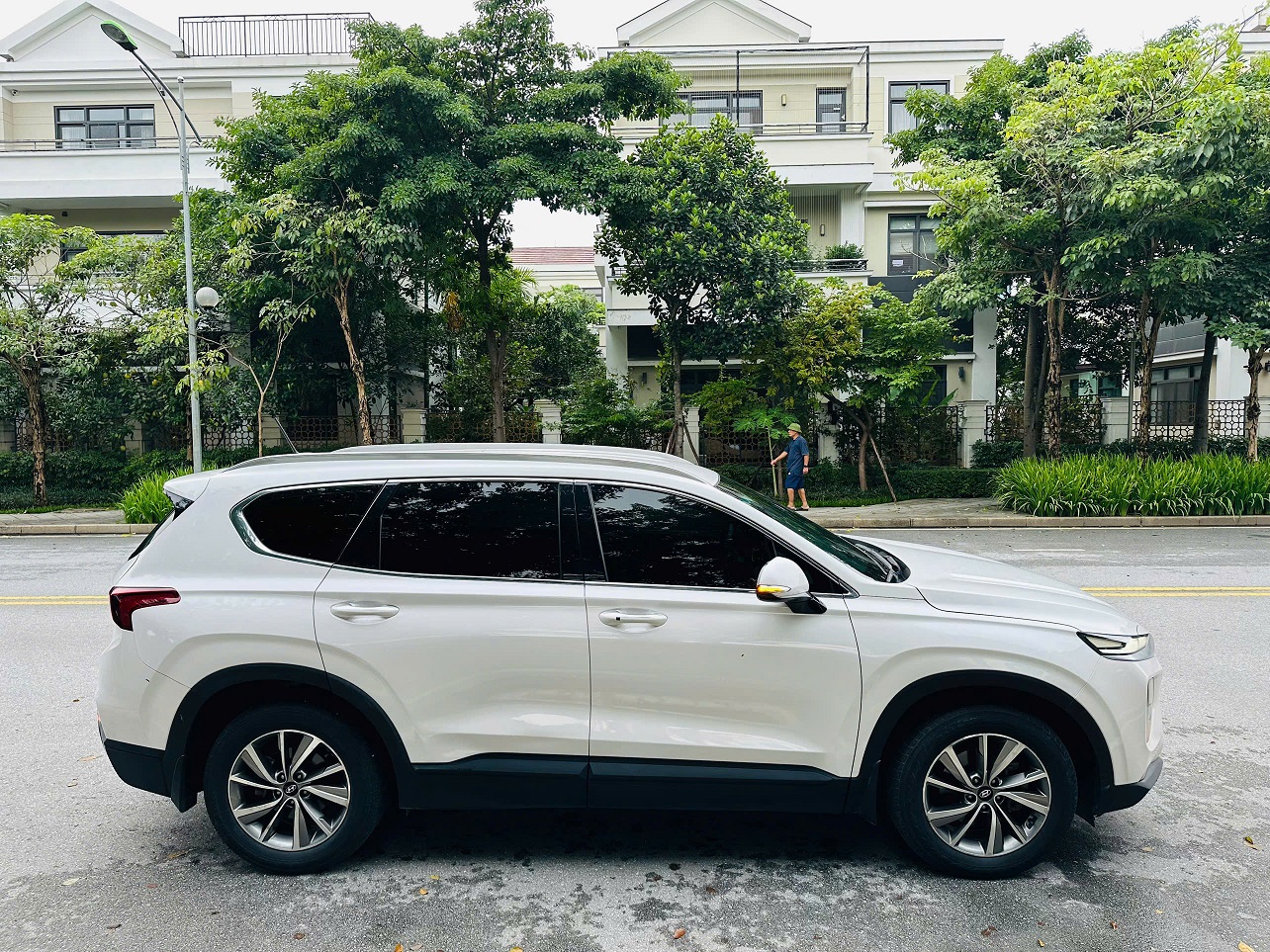 Hyundai SantaFe tiêu chuẩn 2.4L 2021 trắng