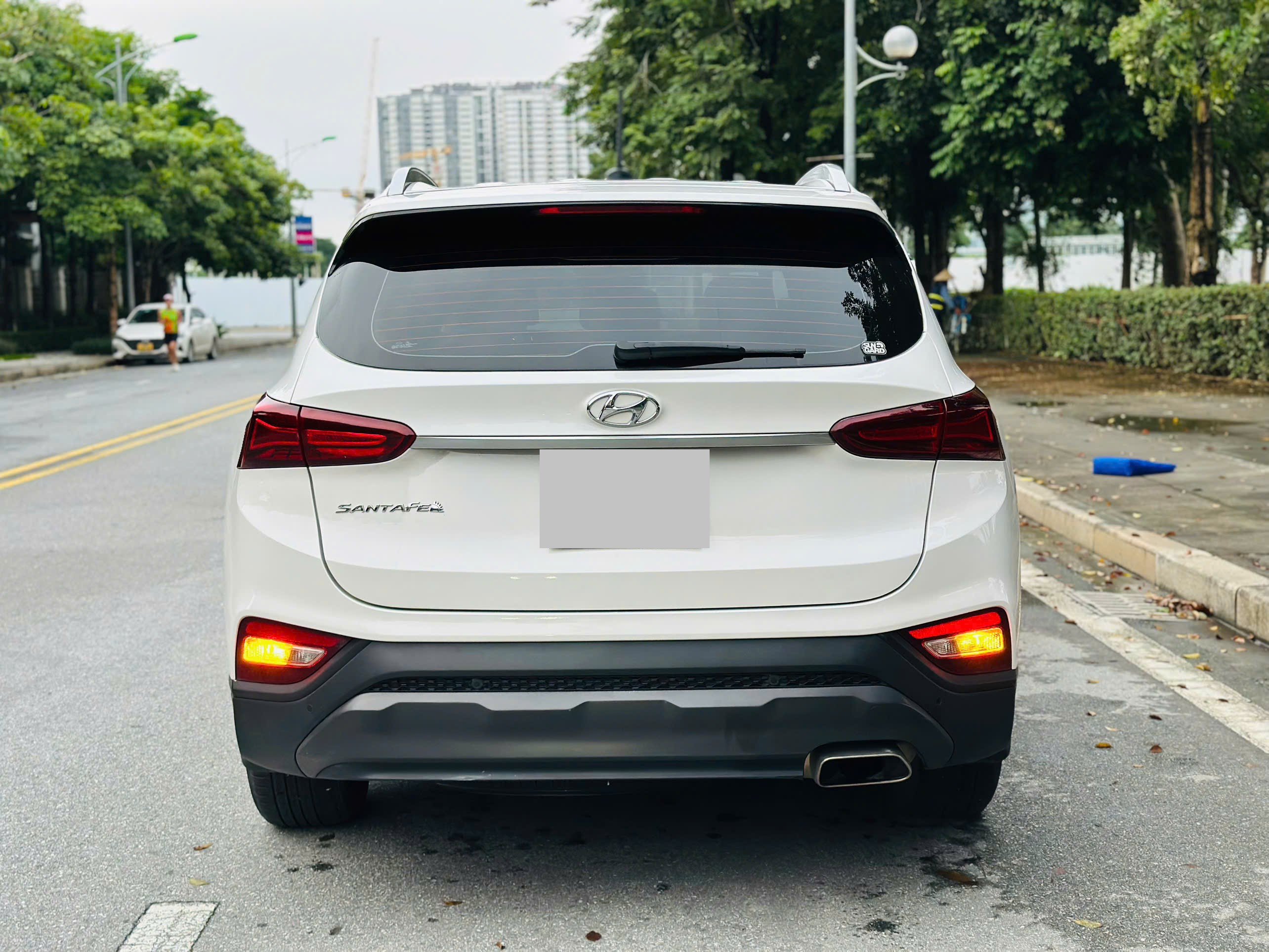 Hyundai SantaFe tiêu chuẩn 2.4L 2021 trắng