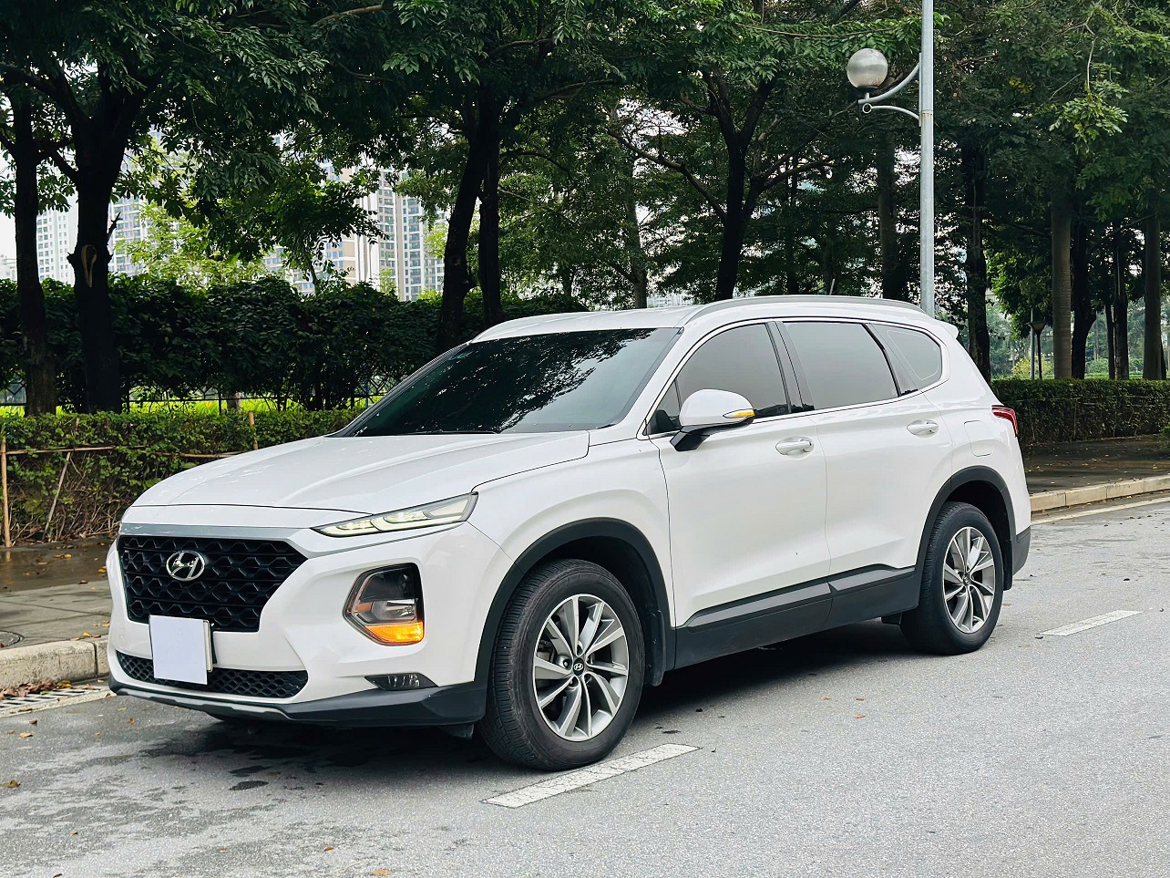 Hyundai SantaFe tiêu chuẩn 2.4L 2021 trắng