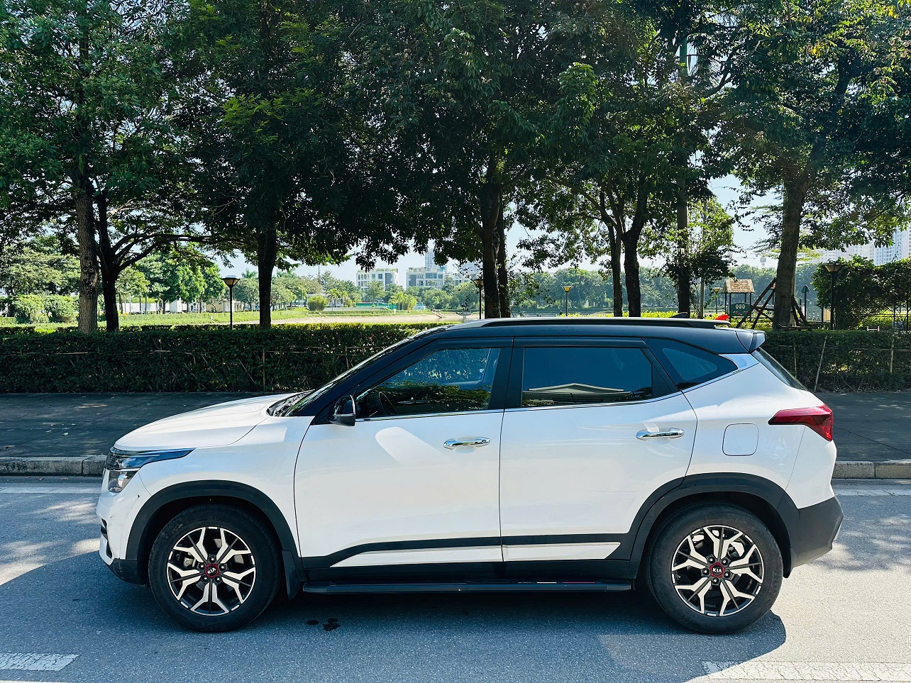 Kia Seltos 1.4 Luxury 2021 màu trắng