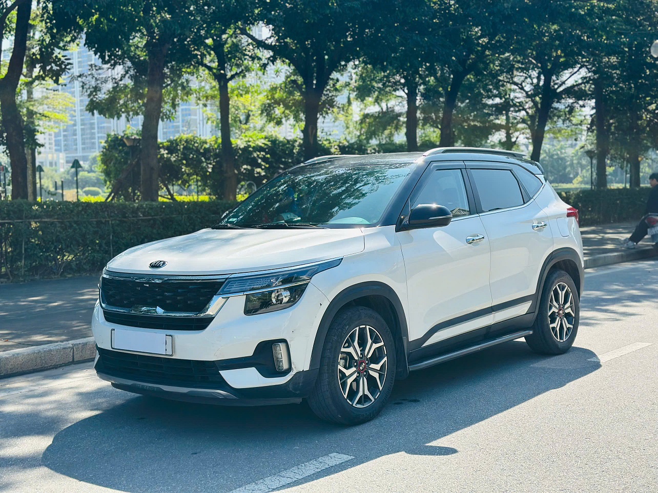 Kia Seltos 1.4 Luxury 2021 màu trắng