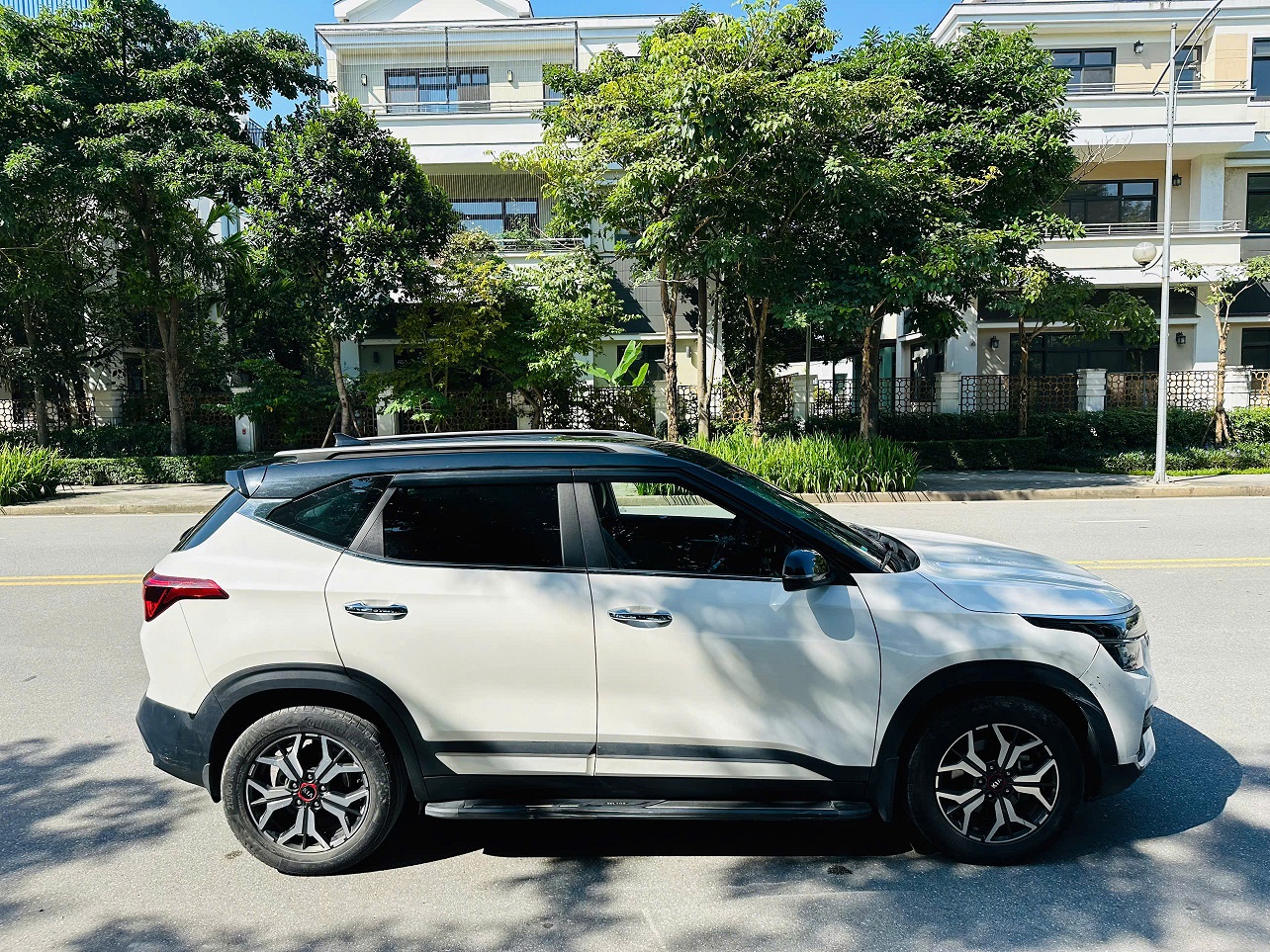 Kia Seltos 1.4 Luxury 2021 màu trắng