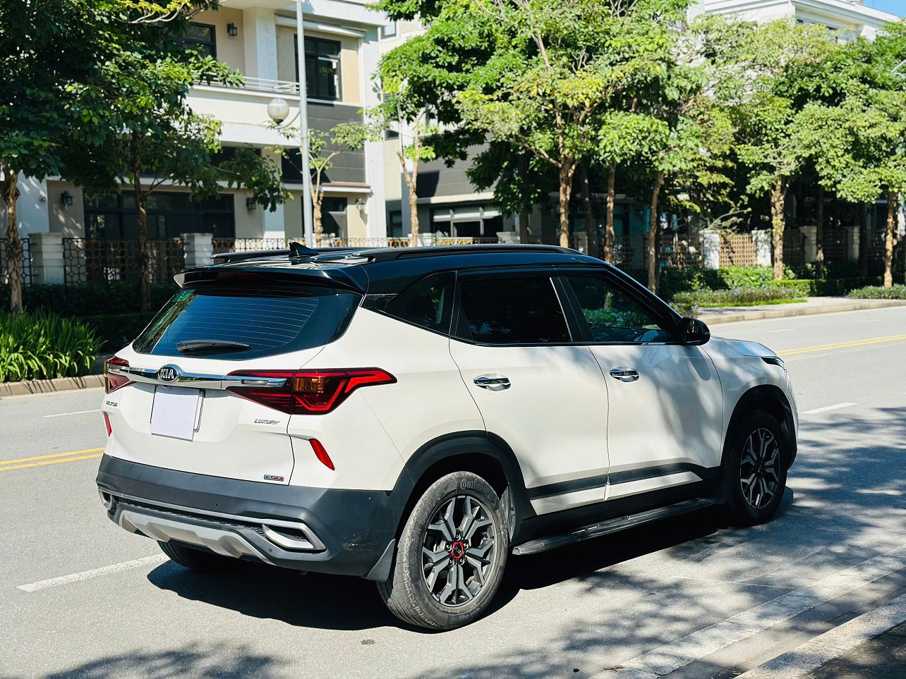 Kia Seltos 1.4 Luxury 2021 màu trắng