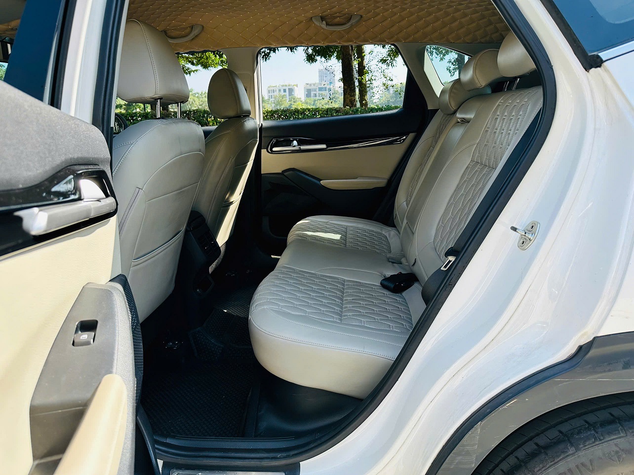 Kia Seltos 1.4 Luxury 2021 màu trắng