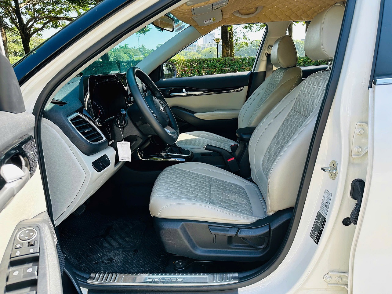 Kia Seltos 1.4 Luxury 2021 màu trắng