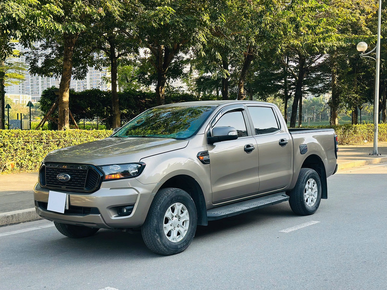 Ford Ranger XLS 2.2L 4x2 AT 2021 vàng cát