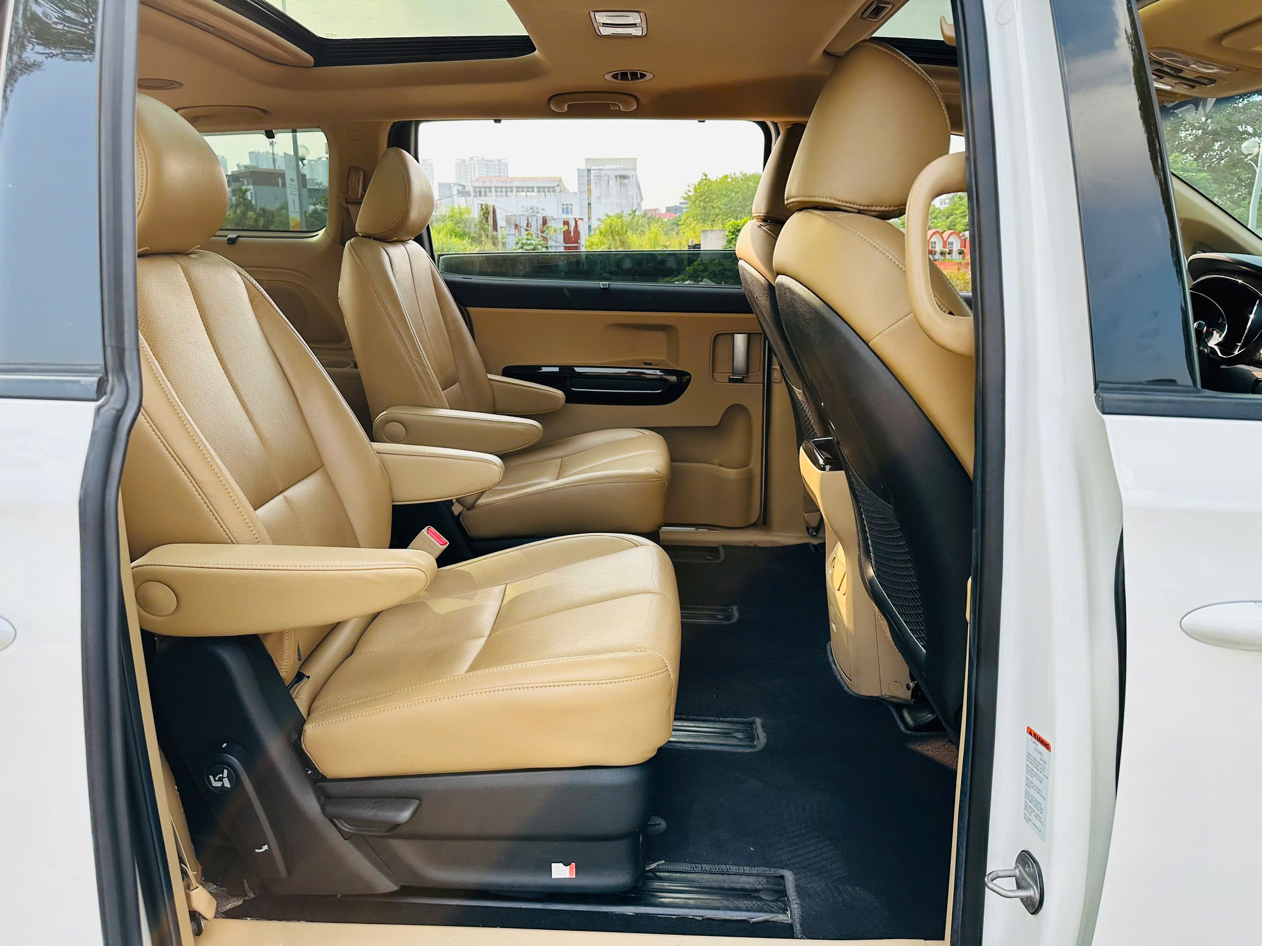 Kia Sedona 2.2 DAT Luxury 2020 màu trắng