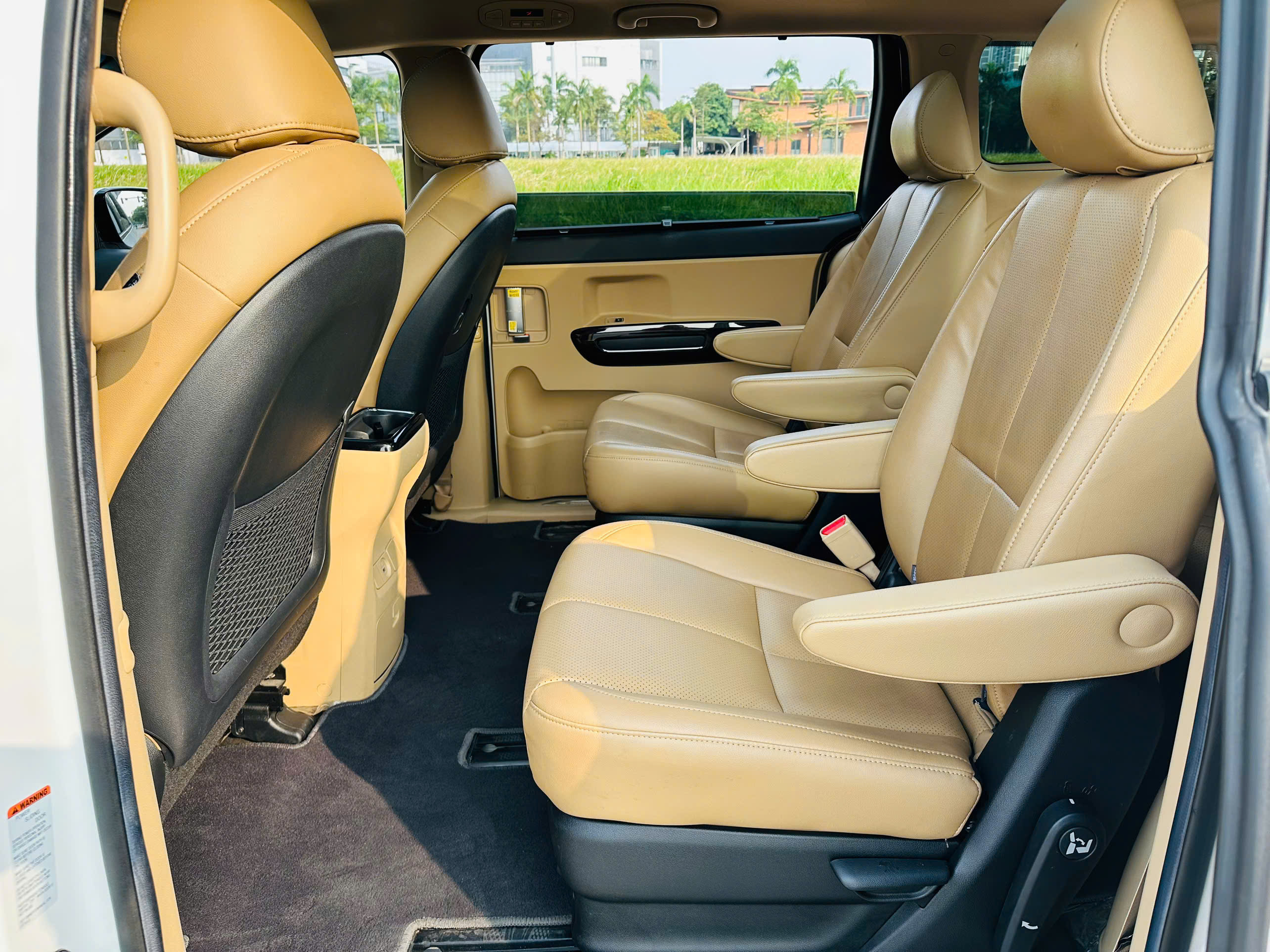 Kia Sedona 2.2 DAT Luxury 2020 màu trắng