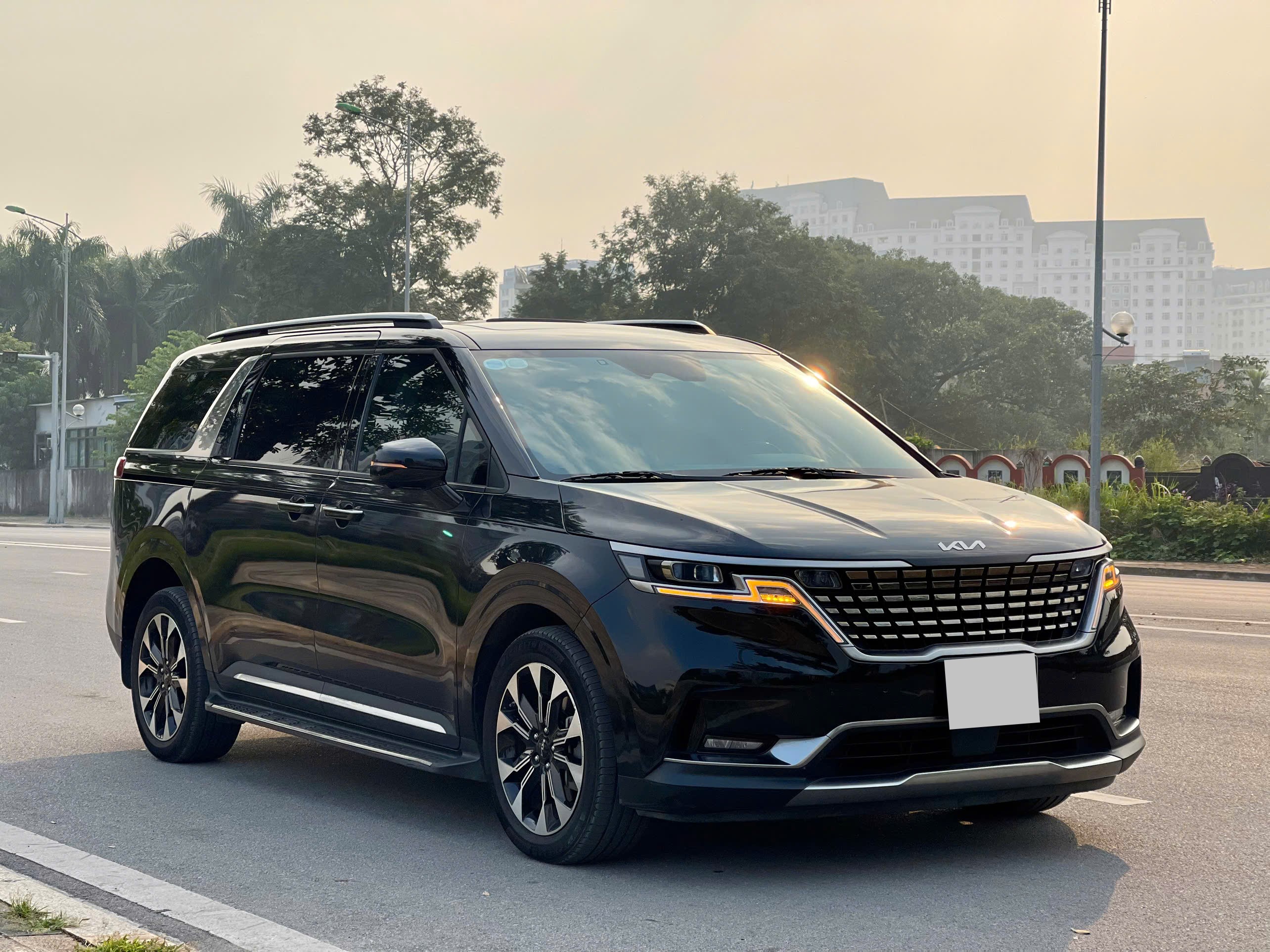 Kia Carnival 2.2D signature sản xuất 2023 màu đen