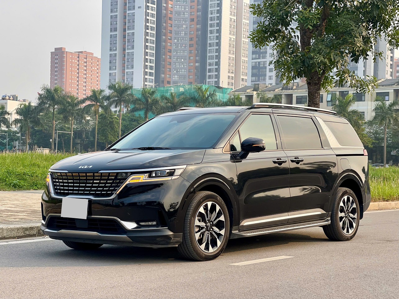 Kia Carnival 2.2D signature sản xuất 2023 màu đen