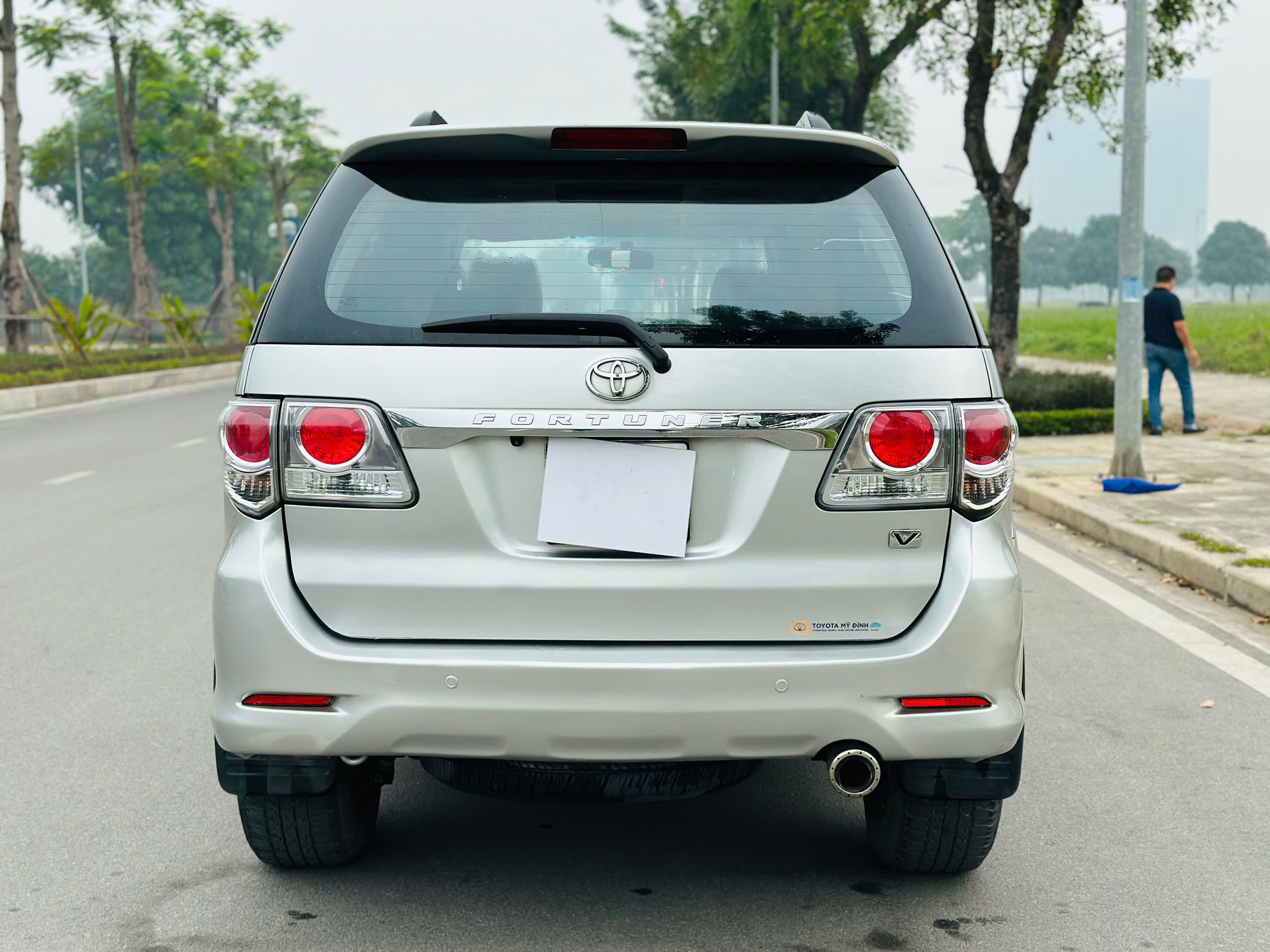 Toyota Fortuner 2.7V 4x4 AT 2014 bạc