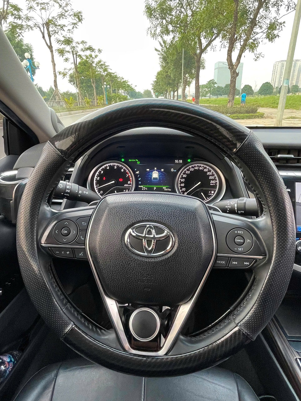 Toyota Camry 2.5Q 2020 nhập khẩu màu đen