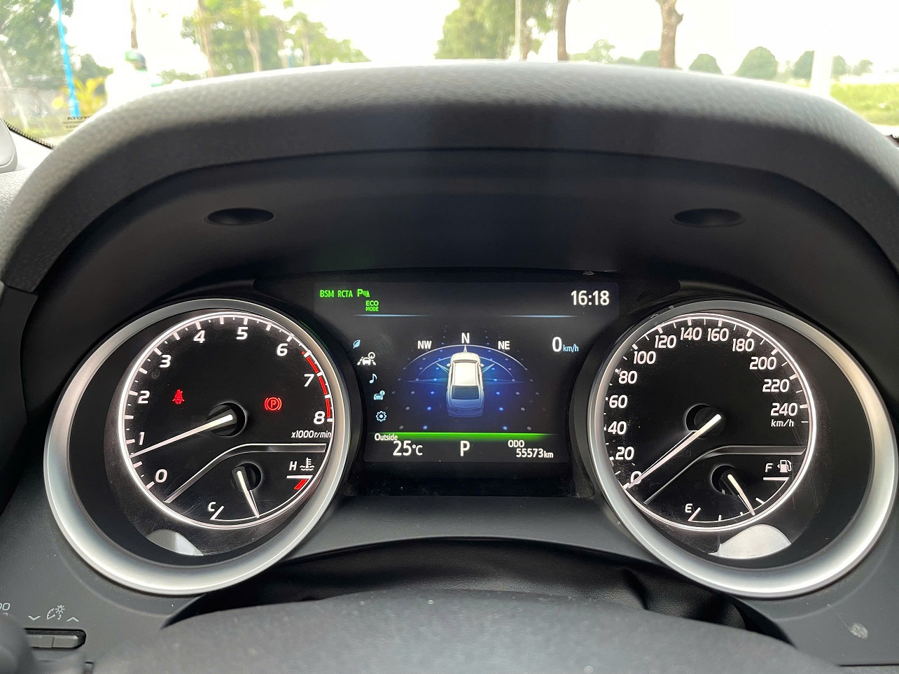 Toyota Camry 2.5Q 2020 nhập khẩu màu đen