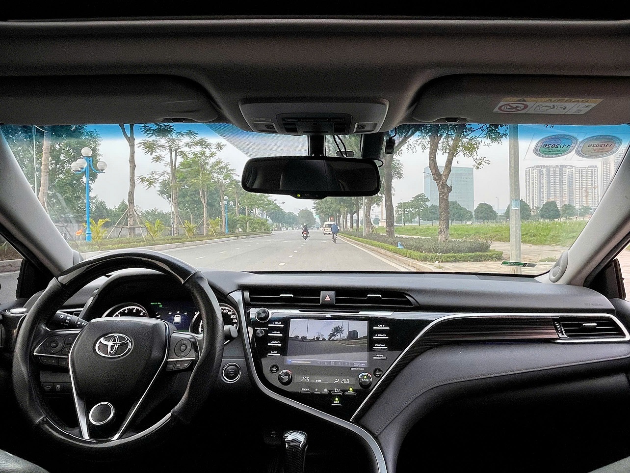 Toyota Camry 2.5Q 2020 nhập khẩu màu đen