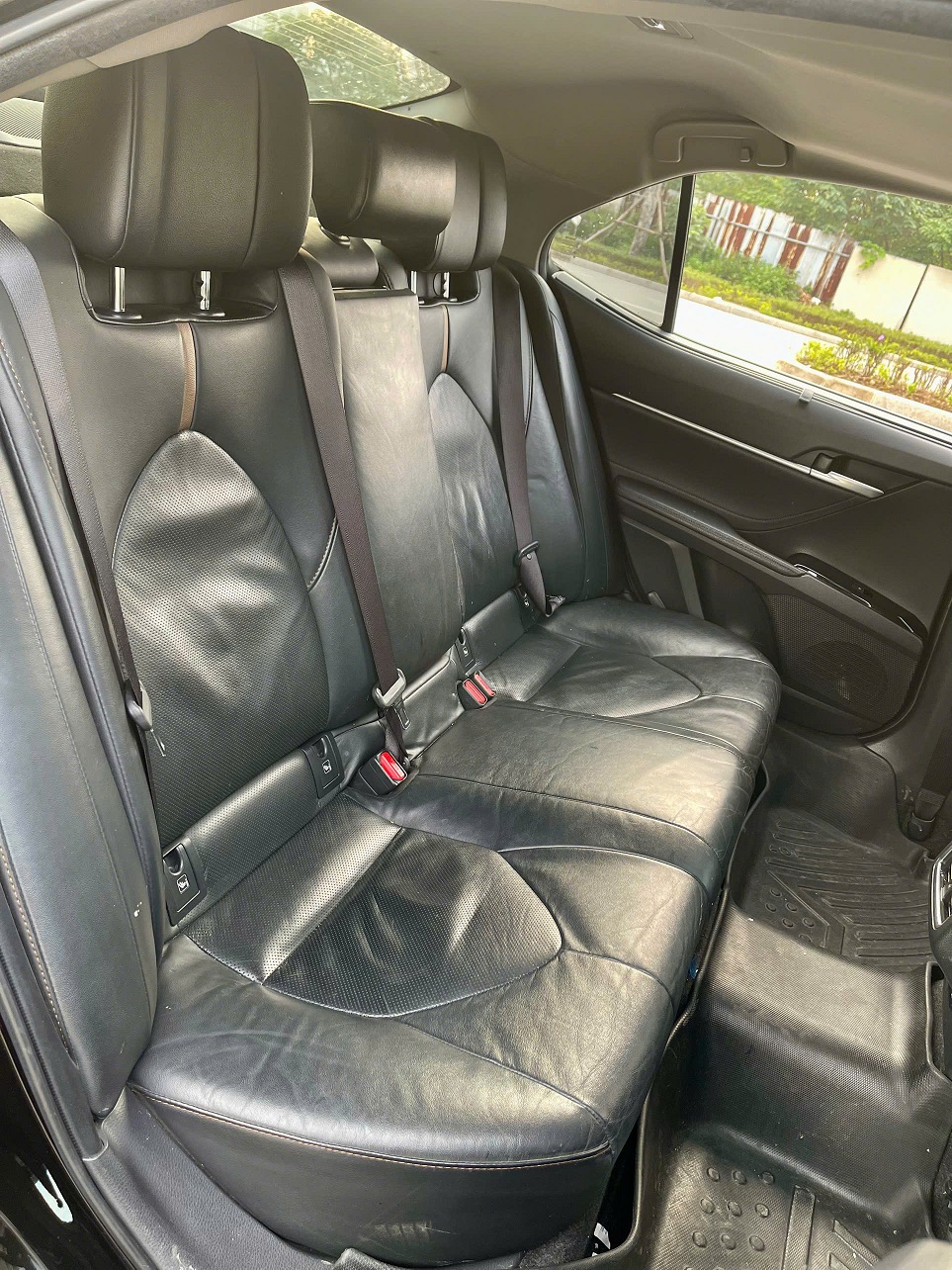 Toyota Camry 2.5Q 2020 nhập khẩu màu đen