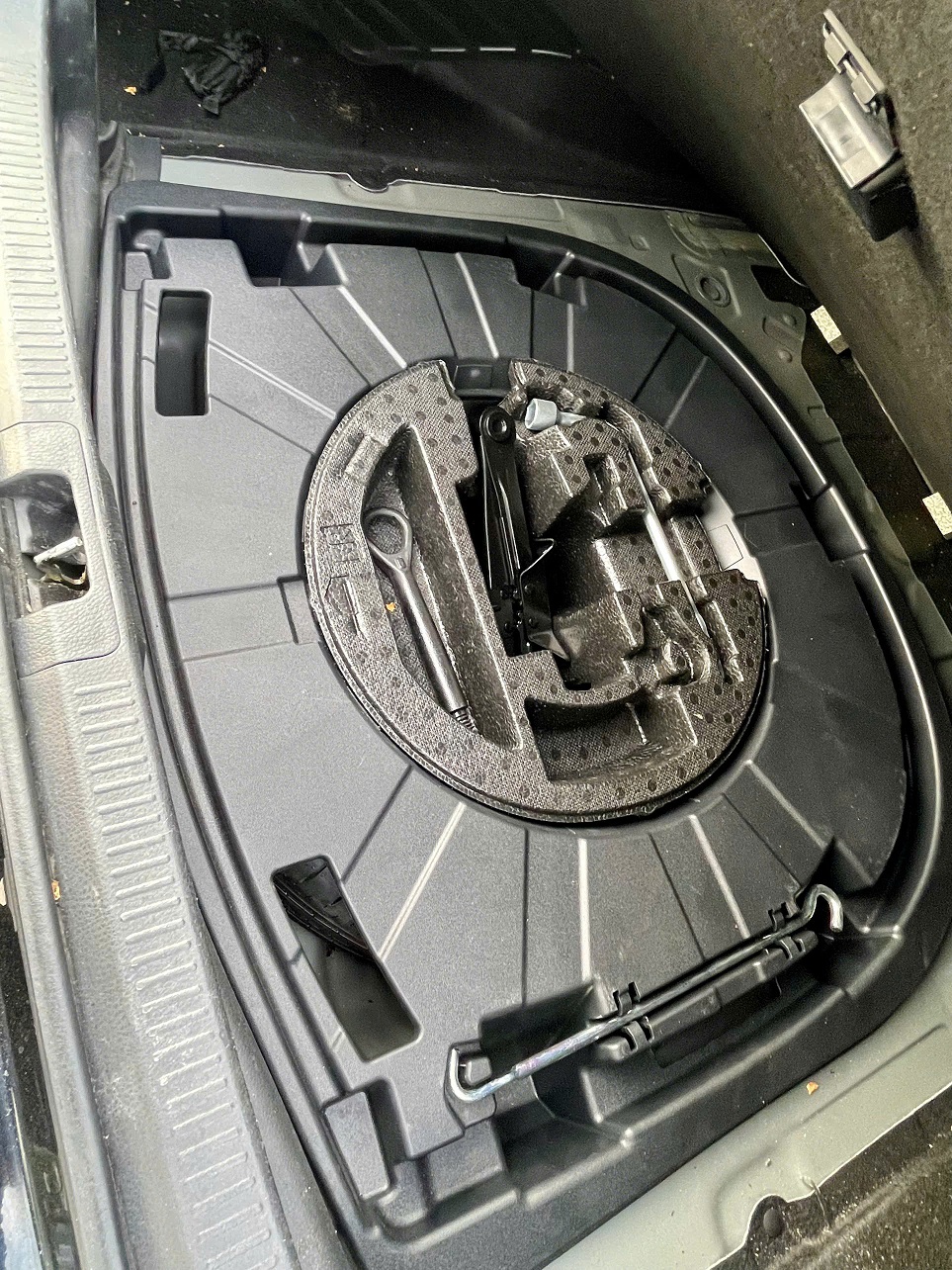 Toyota Camry 2.5Q 2020 nhập khẩu màu đen