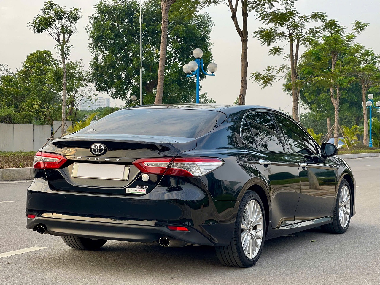 Toyota Camry 2.5Q 2020 nhập khẩu màu đen