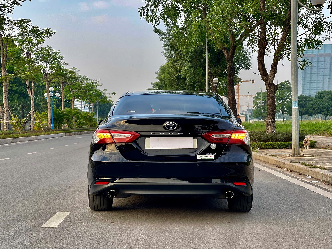 Toyota Camry 2.5Q 2020 nhập khẩu màu đen