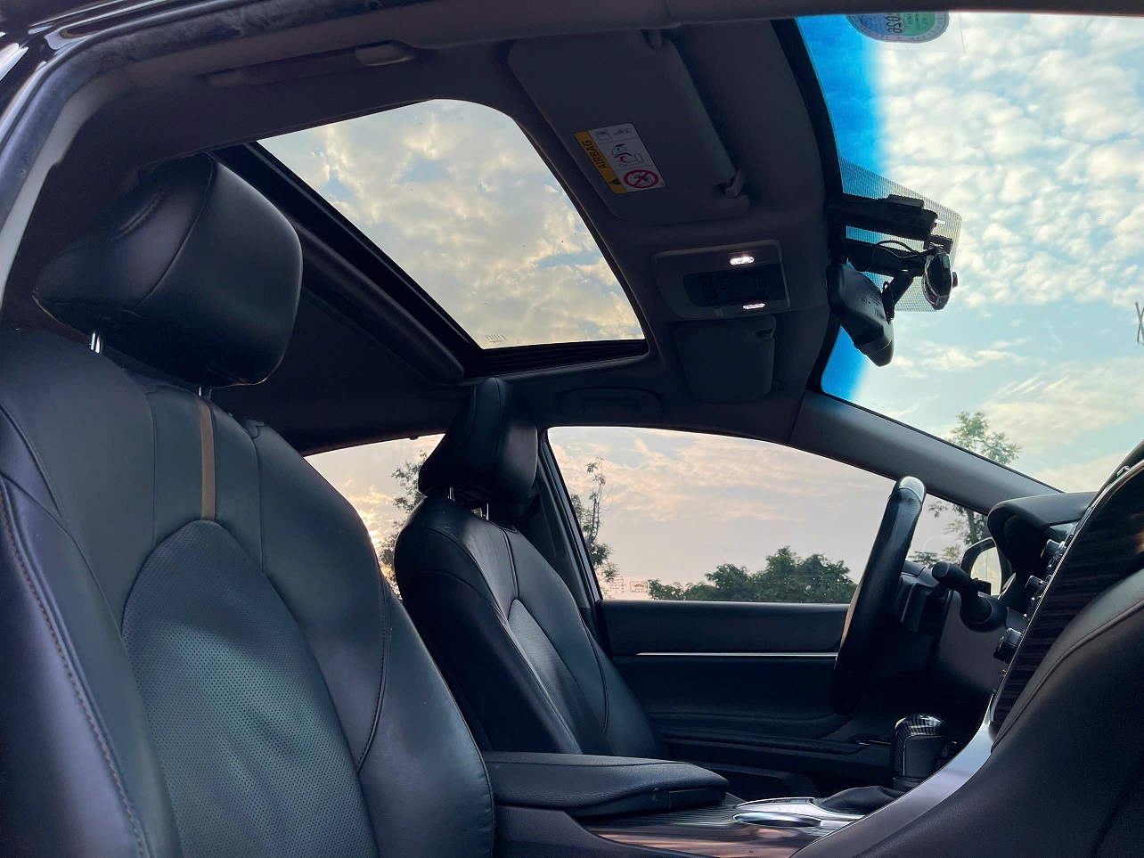 Toyota Camry 2.5Q 2020 nhập khẩu màu đen