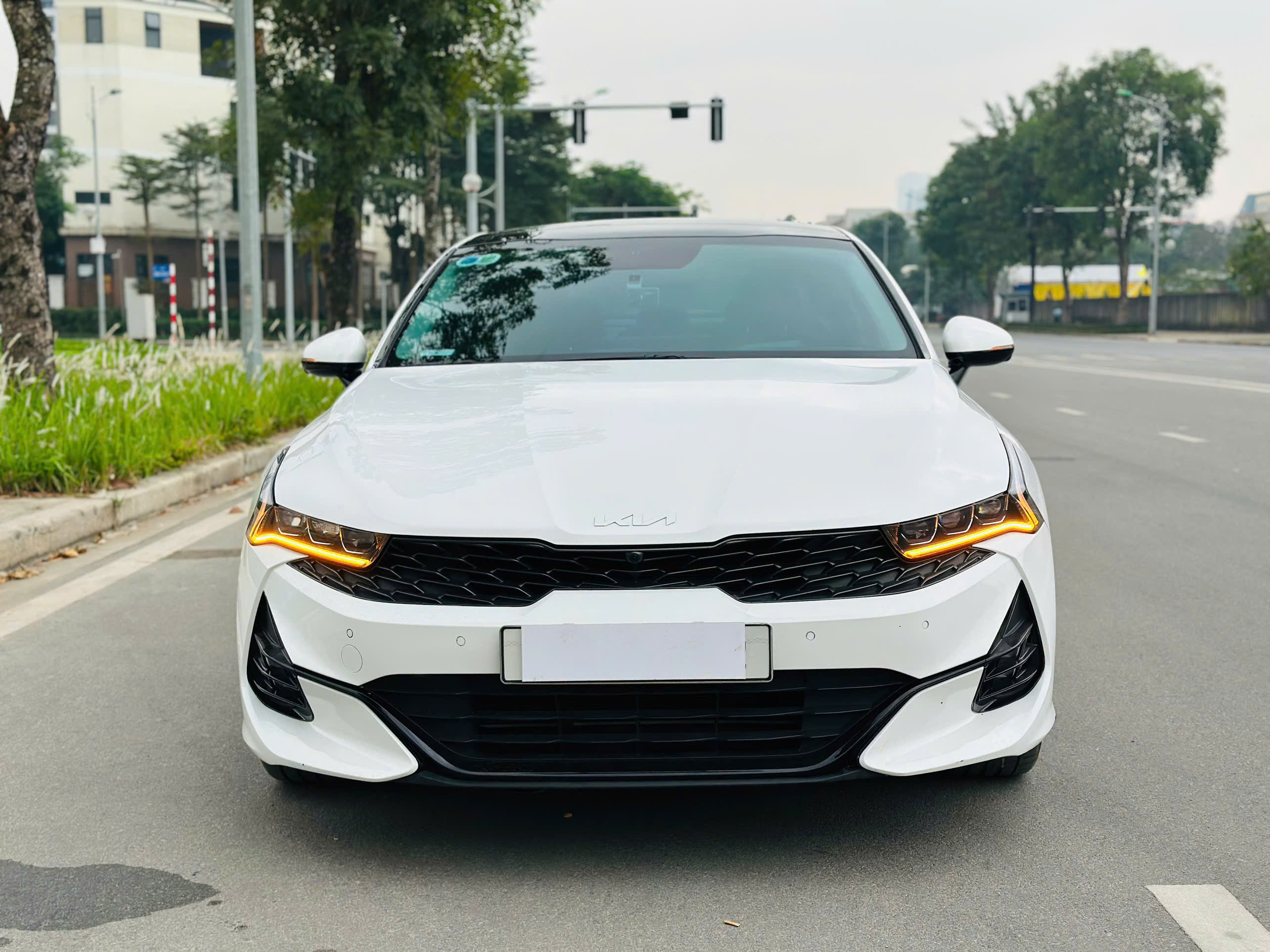 Kia K5 Premium 2.0 AT 2024 trắng