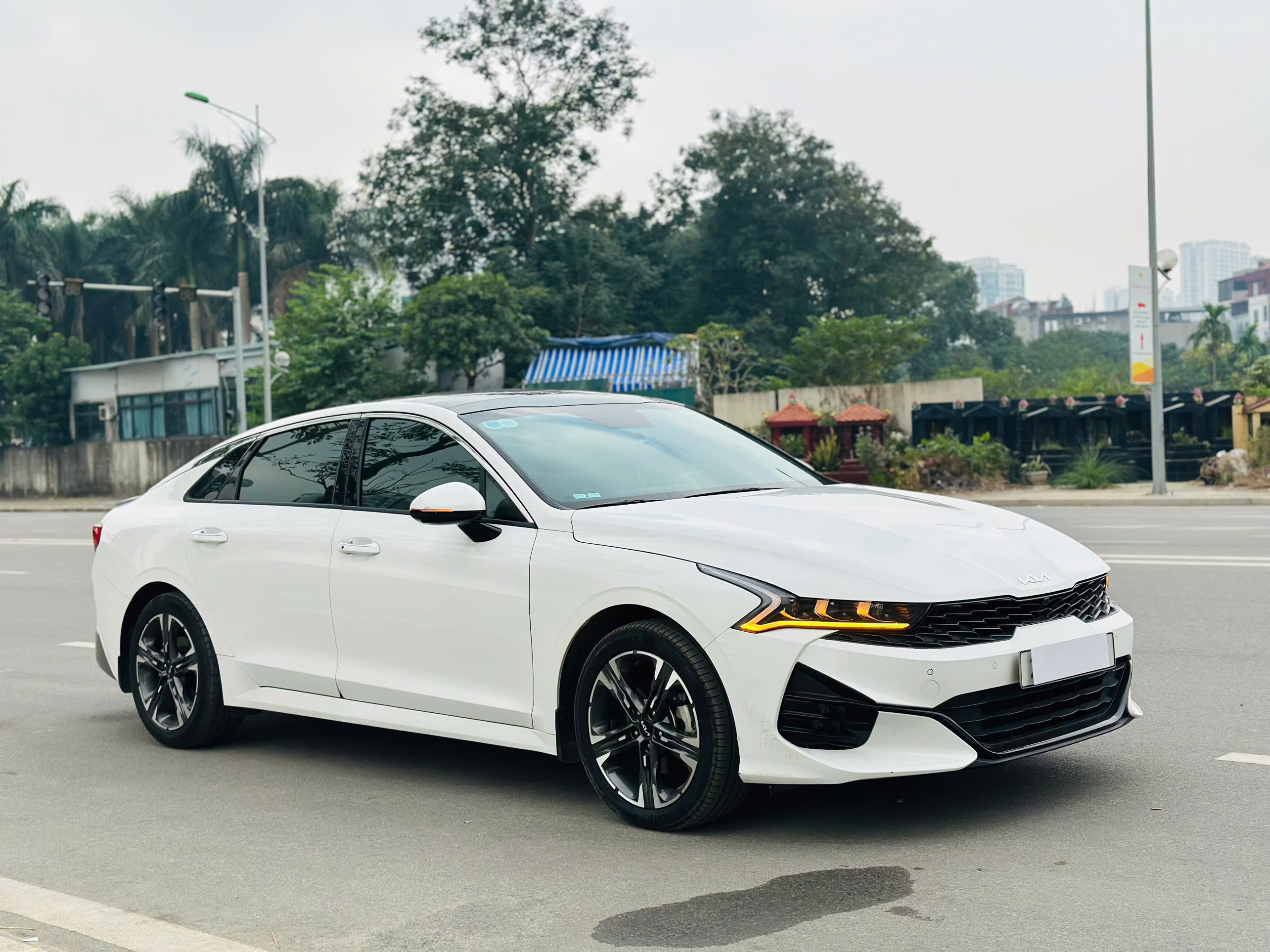 Kia K5 Premium 2.0 AT 2024 trắng