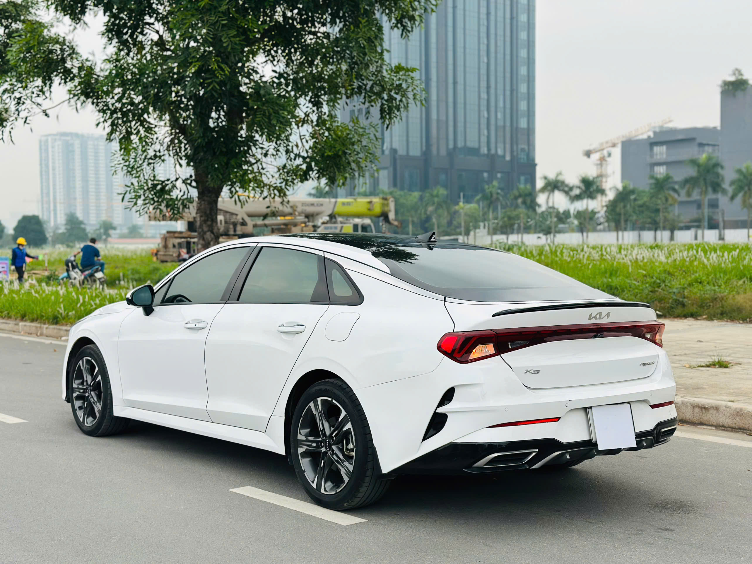 Kia K5 Premium 2.0 AT 2024 trắng