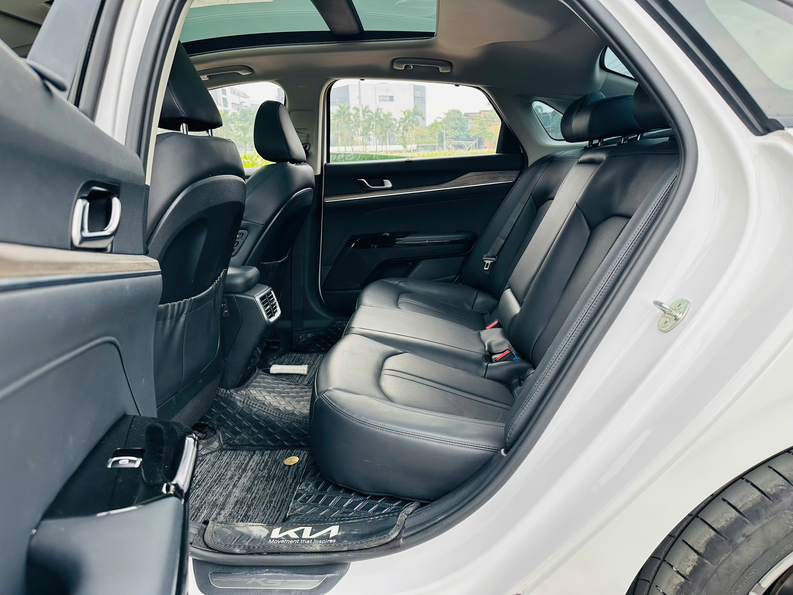 Kia K5 Premium 2.0 AT 2024 trắng