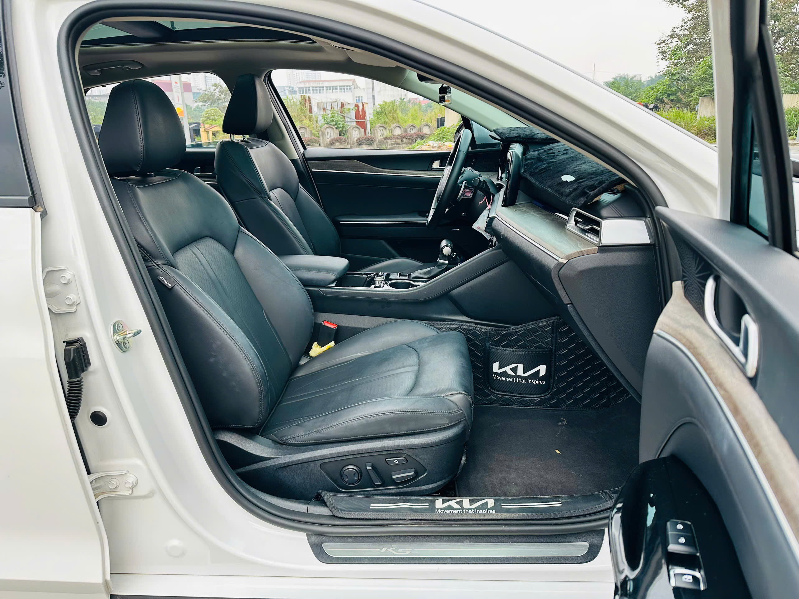 Kia K5 Premium 2.0 AT 2024 trắng