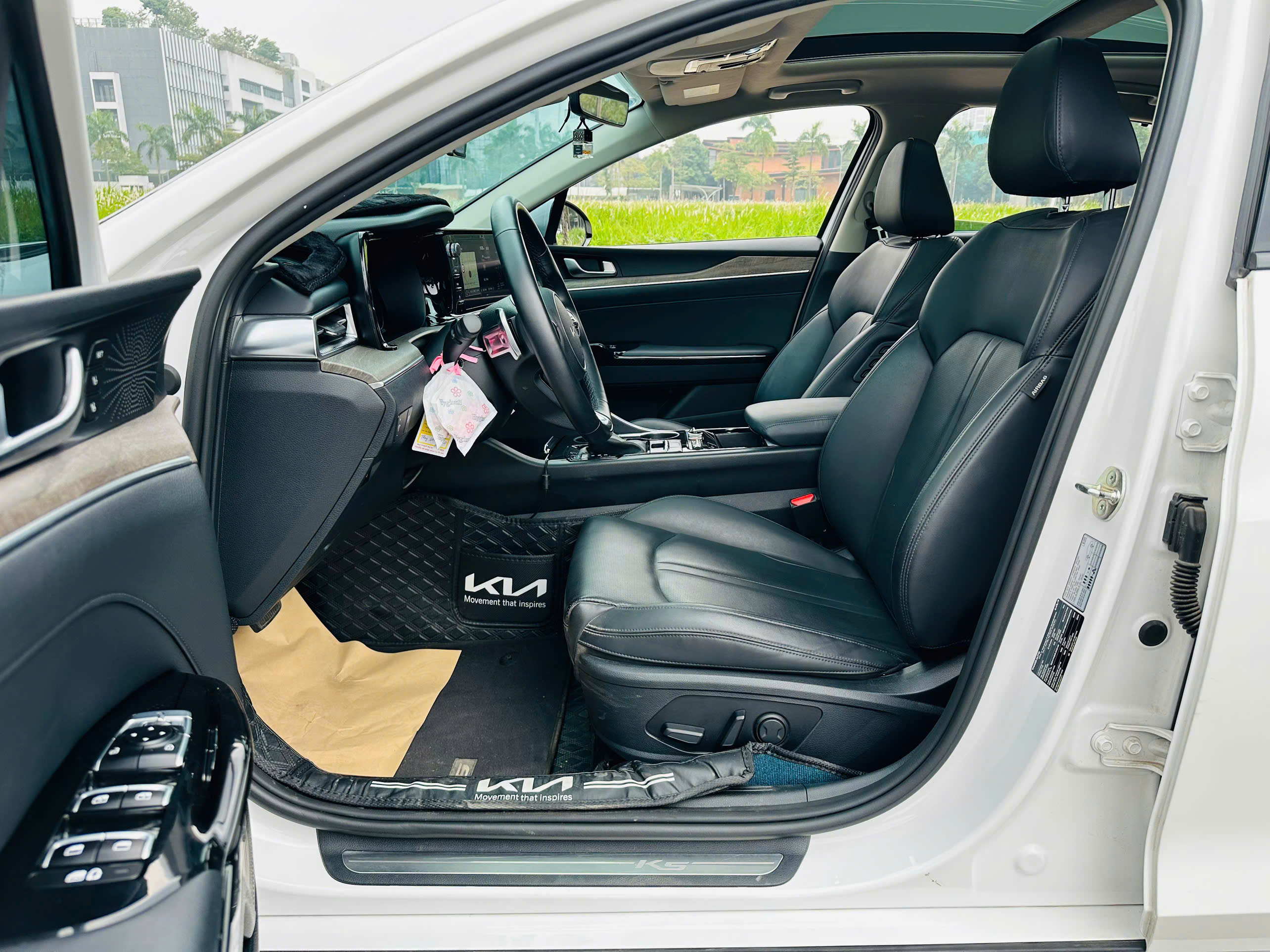 Kia K5 Premium 2.0 AT 2024 trắng