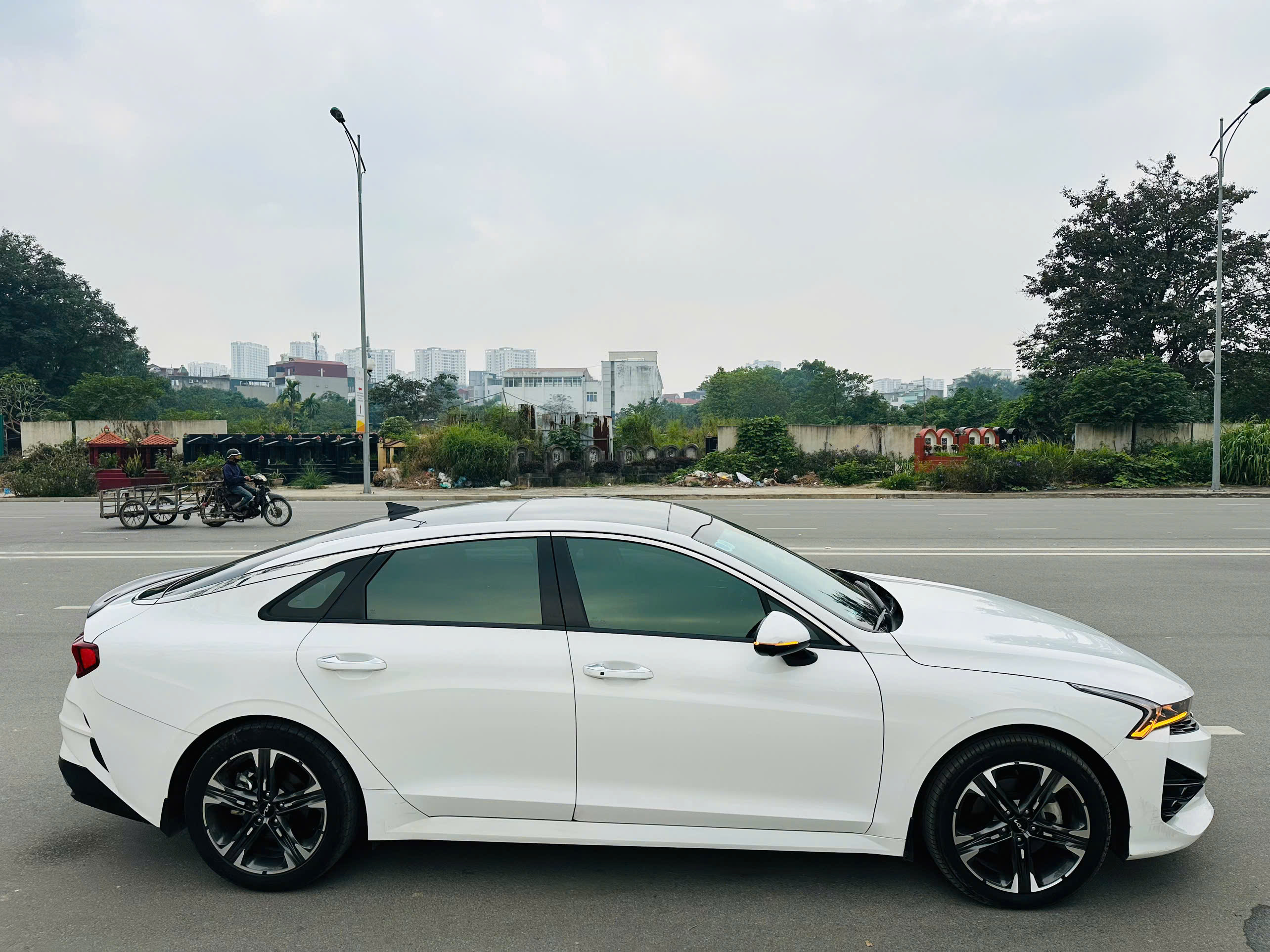 Kia K5 Premium 2.0 AT 2024 trắng
