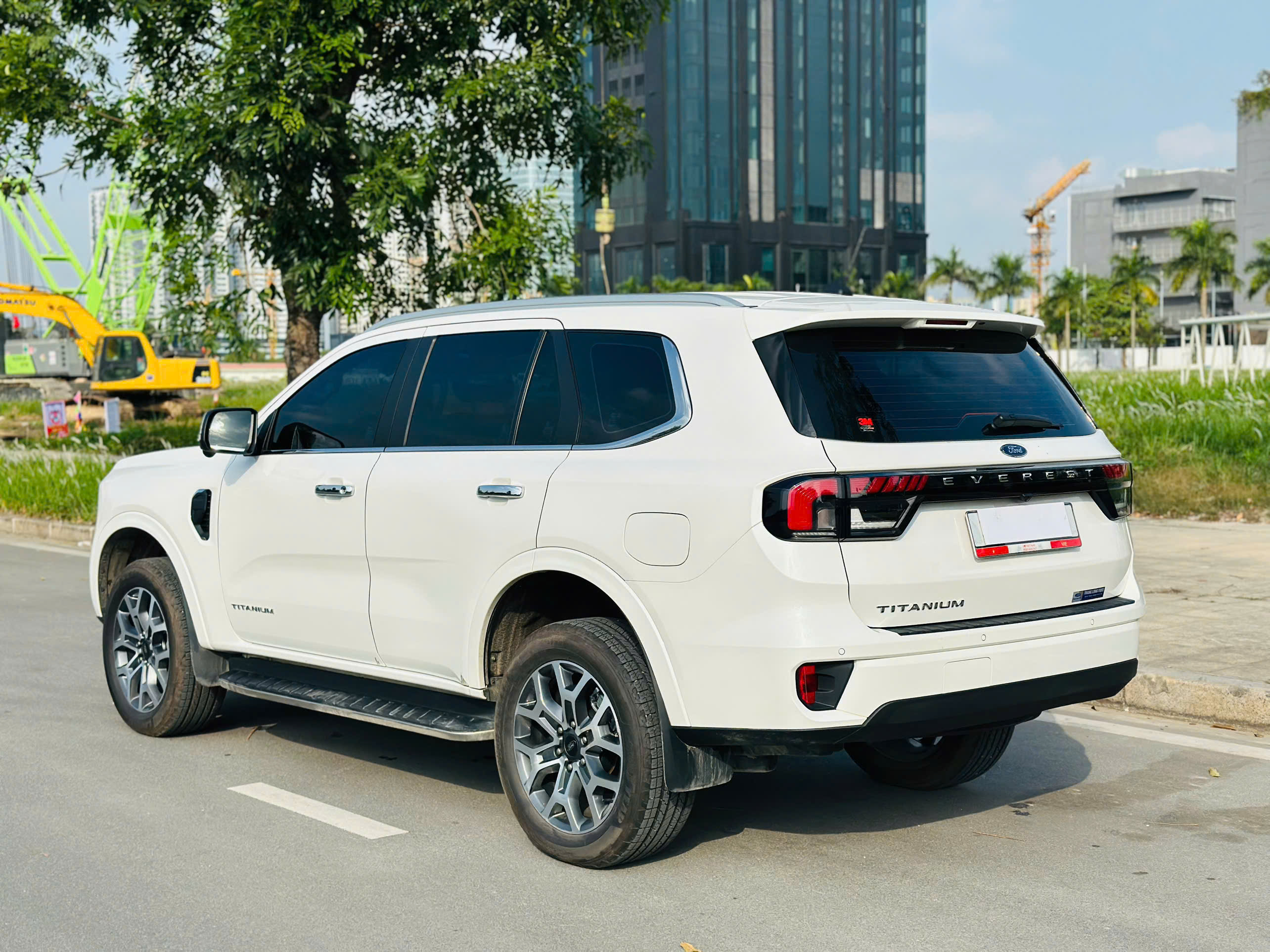 Ford Everest Titanium 2.0L 4x2 AT 2025 trắng