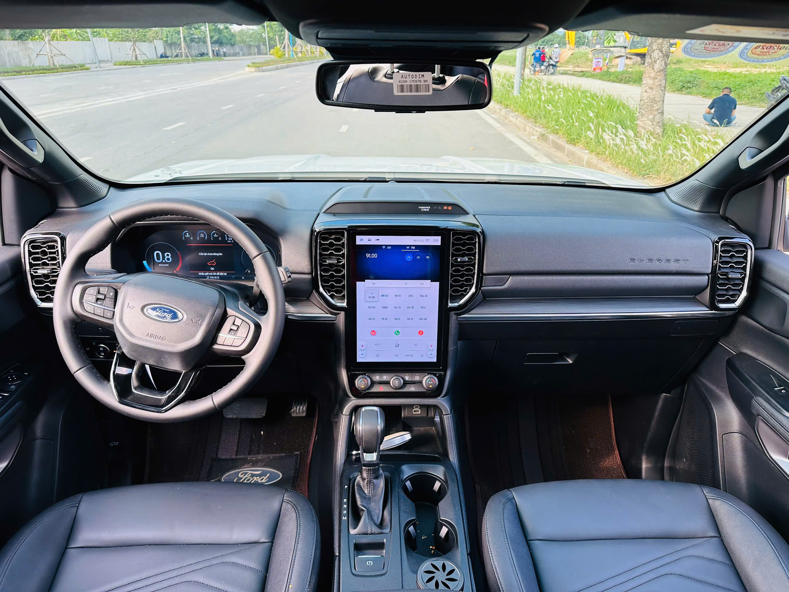 Ford Everest Titanium 2.0L 4x2 AT 2025 trắng