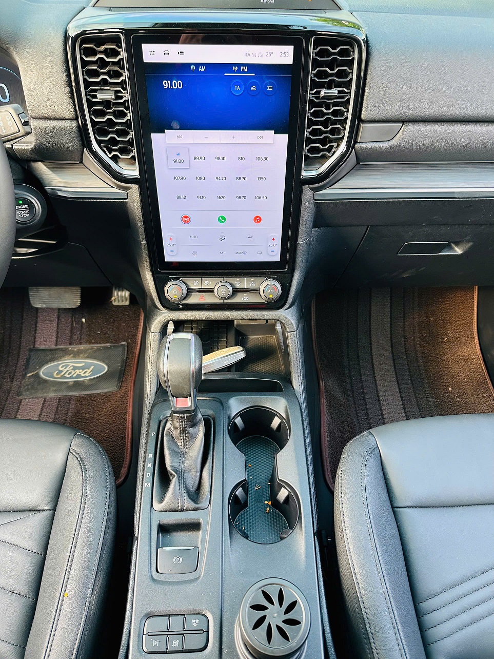 Ford Everest Titanium 2.0L 4x2 AT 2025 trắng