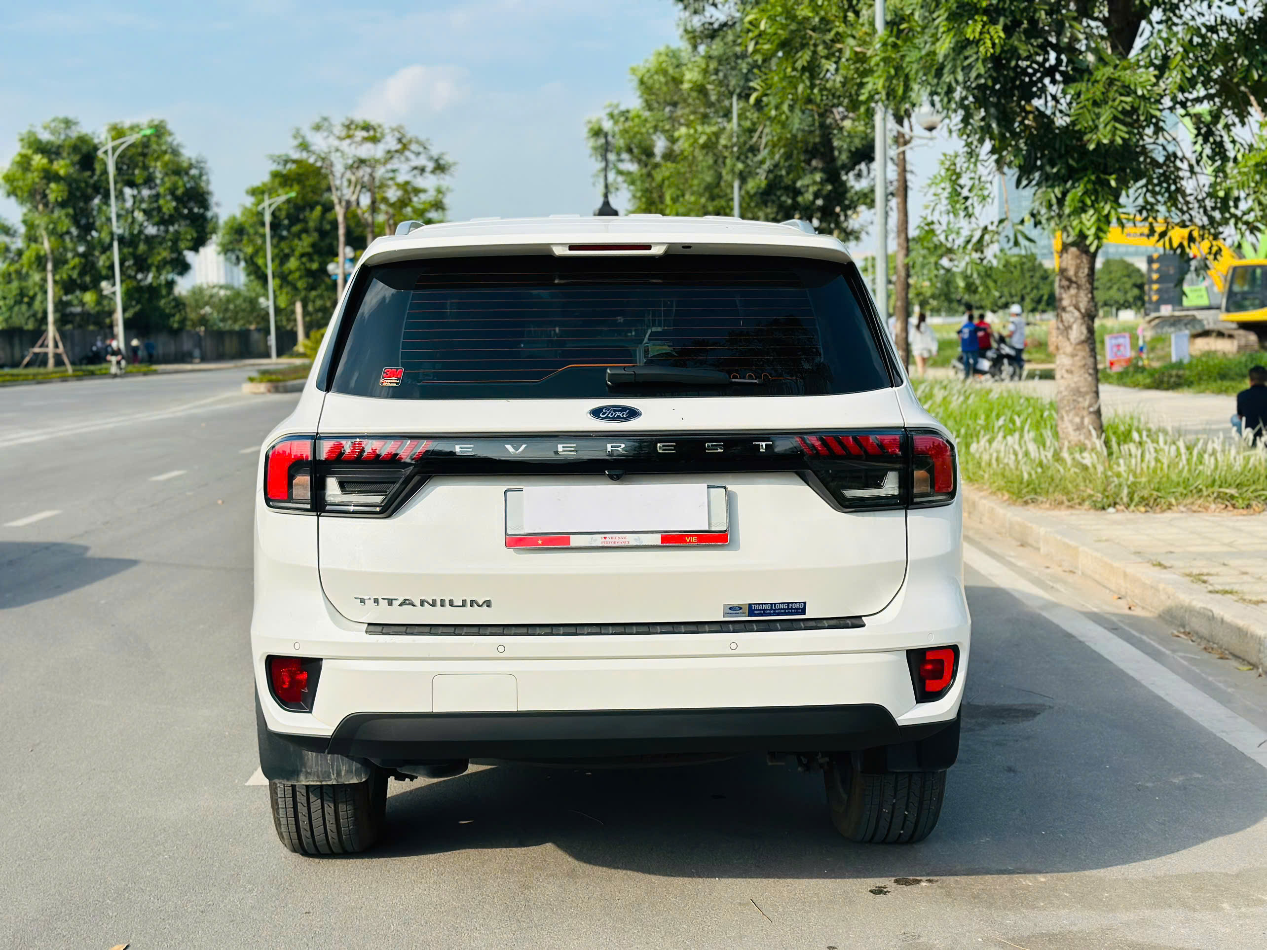 Ford Everest Titanium 2.0L 4x2 AT 2025 trắng