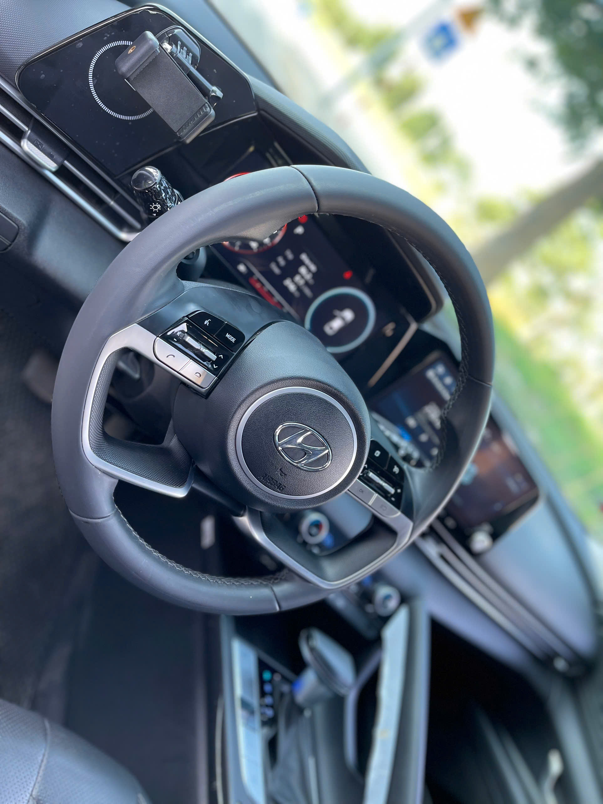 Hyundai Elantra 1.6 AT Đặc biệt 2025 trắng