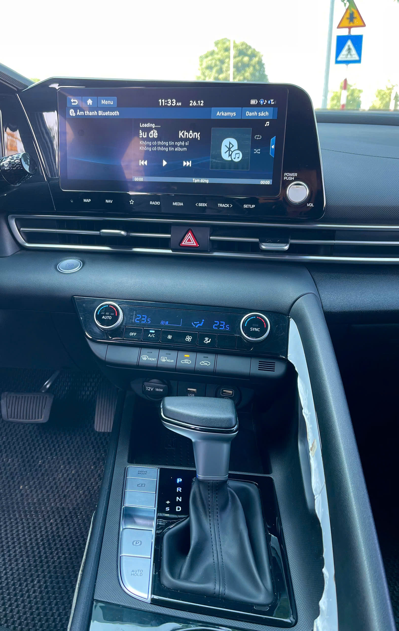 Hyundai Elantra 1.6 AT Đặc biệt 2025 trắng